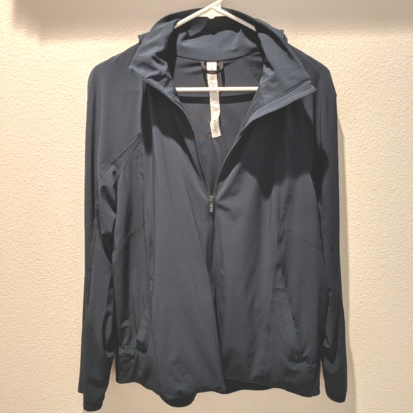 Everyday Getaway Jacket. - Picture 2 of 4